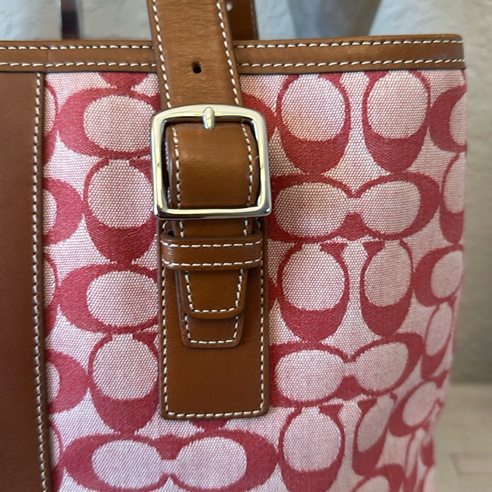 Coach Hamptons Signature C Tote Tan leather with contrast stitch EUC - Picture 2 of 10